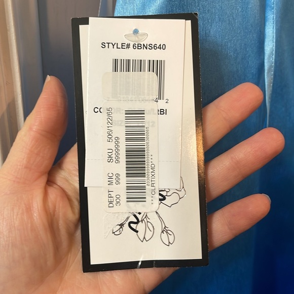 Never worn formal blue ombré dress. Size 11/12. - Picture 5 of 5